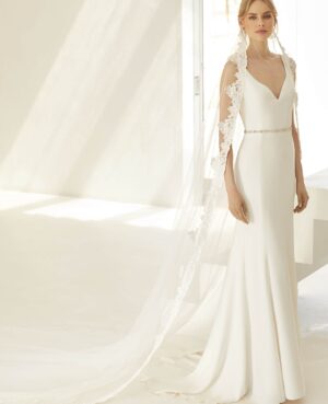 Πέπλο με Ιβουάρ τούλι και δαντέλα | S425